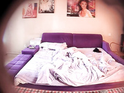 特色宾馆偷拍貌似包工头的中年大叔勾搭个比较有气质的漂亮少妇偷情,干的相当激烈看样子是把少妇操爽了!