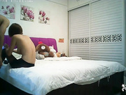 王老板微信约某师范大学苗条性感美女家中做客,各种语言挑逗把她搞上床,干的太久妹子哭着说：不要,不要了!