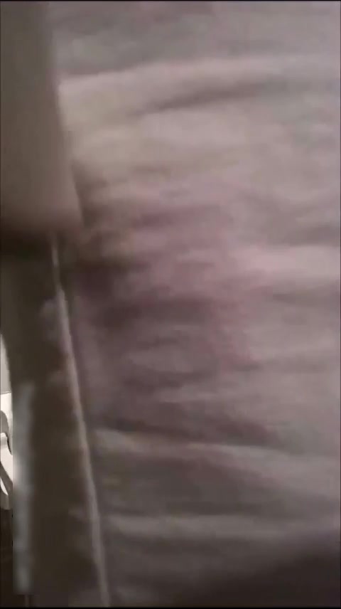 角度非常不错的坐厕前拍第2部修臀裤美眉的逼毛真性感好想用手摸摸