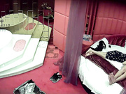 羡慕死单身狗啦情趣主题宾馆样子很挫的肥哥扛起漂亮长发小女友的双腿爆操好像无套内射妹子说老公你好厉害啊