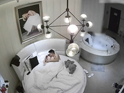 高颜值时尚气质美女又一次酒店私会情人说：我不能来见你,一见你就干这事.换上性感情趣装操,临走时又被干一次!