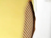 湘妹子少妇主播晚上勾引个没啥性经验的眼镜大学生小哥去他宿舍嗨呦被她坐在上面摇几下就射了