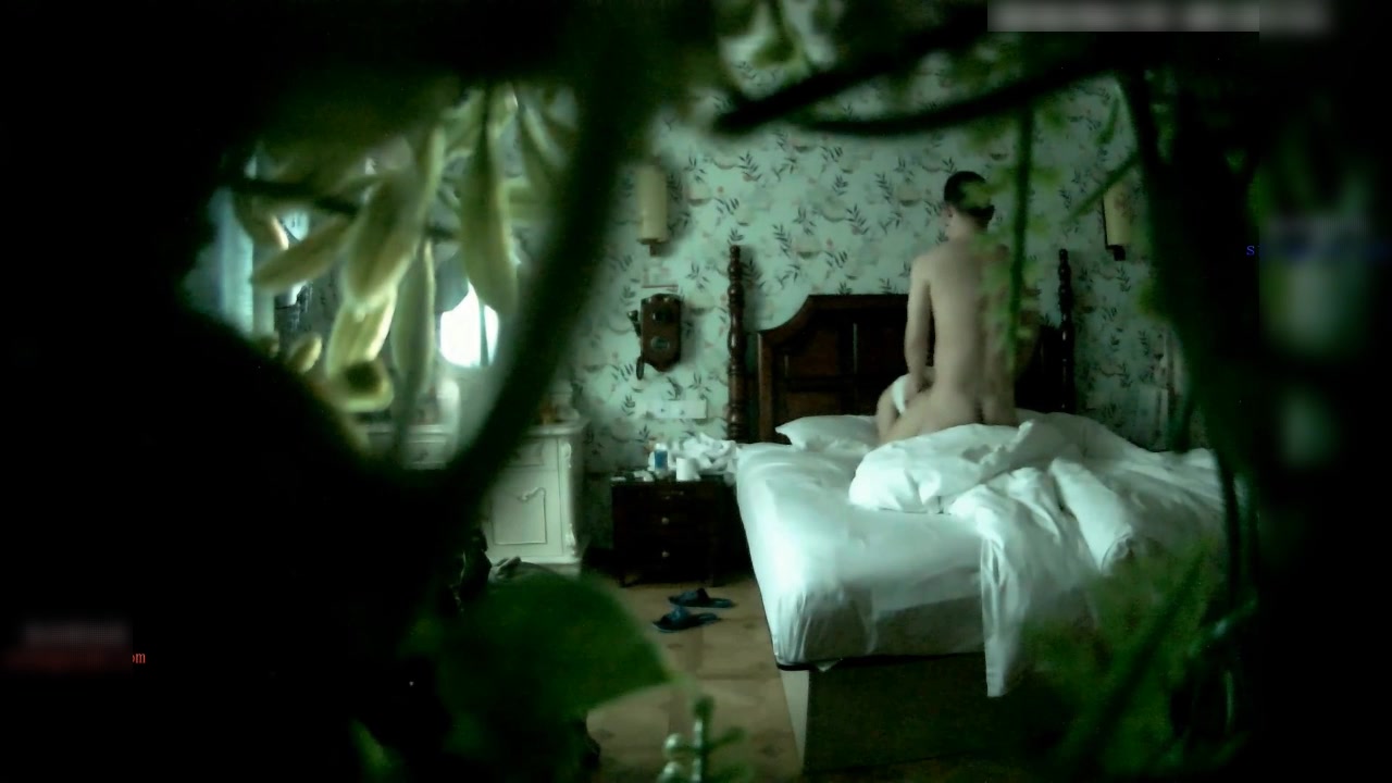 宾馆偷拍活泼开朗的妹子和男友第一次开房 亲了半天才脱光衣服操B