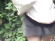 长镜头拍公共场合内急难耐的美眉们找个隐蔽没人处嘘嘘尿量都很足