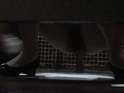 潜入国内咖啡厅女厕偷拍素质妹子听口音是四川那边的