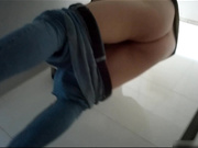 某站流出医院尾随几个妹子进女厕偷窥眼镜美眉下面毛多又黑真想伸手进去摸一把