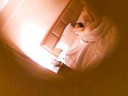 小旅馆偷拍眼镜男和女同事开房偷情对白有点意思3个小时貌似干了几次