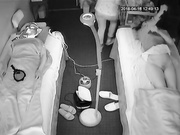 黑客破解美容院的网络监控摄像头偷拍美少妇掰开双腿给逼逼做激光美白护理