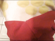 女友表妹和我在卫生间啪啪,说：小点声,外面有人,好爽,我还要