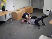 用少年的大鸡巴取乐的女警