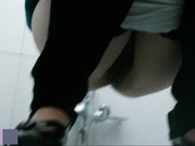 大陸超經典盜攝輯：怪咖潛入醫學院校錄得大量女生如廁 各色嫩穴不勝枚舉-高清1080P（九）