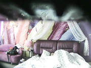 宾馆偷拍少妇和炮友吃完外卖开始啪啪男的挺猛 操了3炮 一边操还拿手机拍照留念