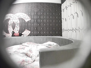 香奈儿情趣套房偷拍女同性恋开房样子很MAN的公要禽兽熟睡中的母我草这公的还抽烟