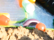 采沙场老板停产一天约炮网友大屌和粉嫩系美少女在沙场拍动作片