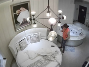 精品酒店豪华套房光头佬和情人开房偷情中午吃了大蒜妹子嫌他有臭味不愿和他干就强搞