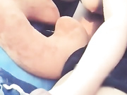 高颜值气质大胸美乳主播和司机网友开车到郊外直播,美胸嫩逼连司机都忍不住上手了.国语对白!