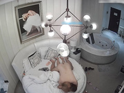 精品酒店偷拍秃顶男好不容易搞了个气质性感美女爱不释手连续爆操3次说：下面好多水,你是我的,只有我能这样干!