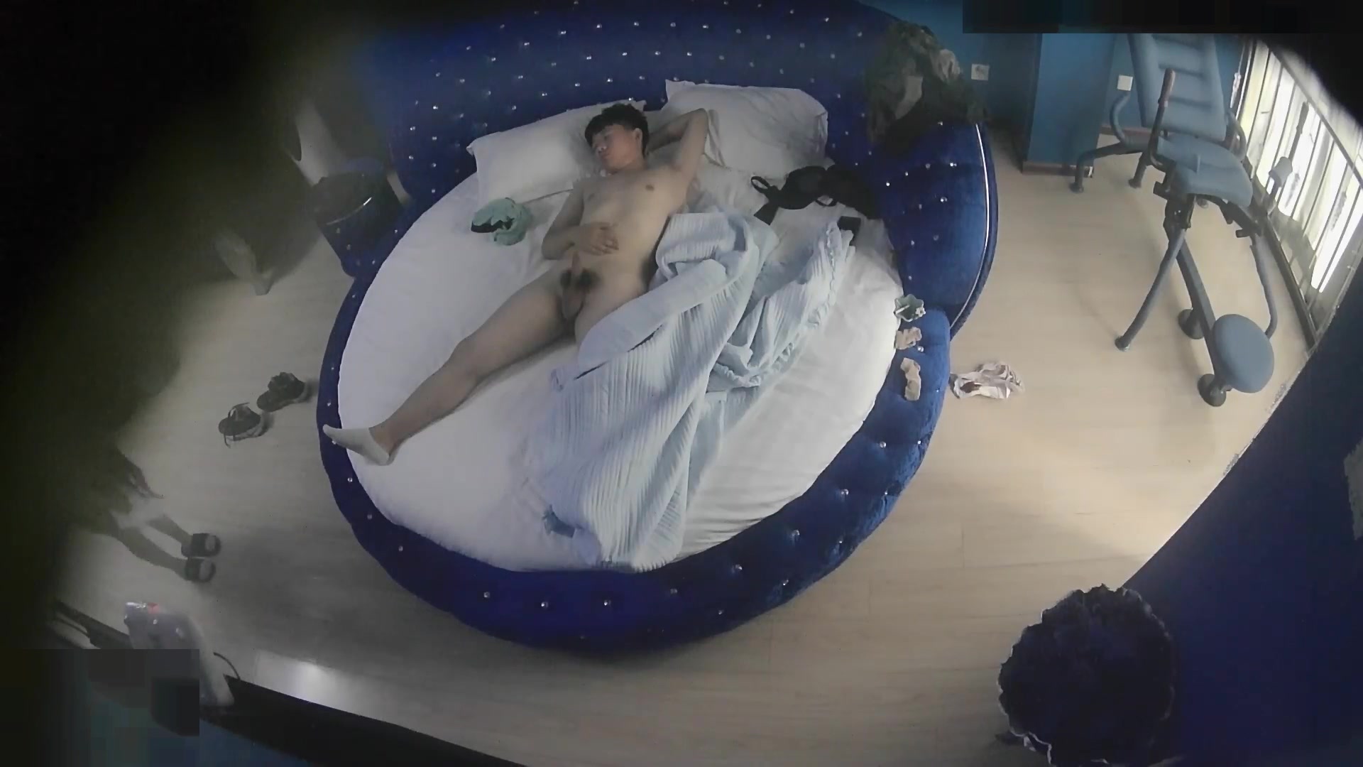 模特级别身材的大学生漂亮美女情趣宾馆约会男友年轻人很猛一顿大力输出干了好一会美女尖叫不止胡言乱语射腚上