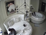 女神级时尚性感的美女酒店和东北小情人偷情啪啪,床上操完又在浴缸内干,连续搞了美女3次,受不了嗷嗷大叫!