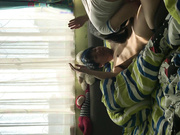 我害羞校花级小美女穿着空姐制服黑丝和排骨男友在房间啪啪妹子咋会看上这男的一点都不帅