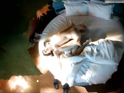 年轻大学生情侣周末校外开房啪啪啪外表清纯可爱白嫩美女吃完零食被男友扒光各种干叫的真诱人听声就能硬那种