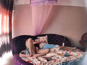 特色酒店偷拍2社会青年各自带气质漂亮女友一起开房,不知怎么谈的有个男的操了自己的女友后还干了朋友的女友!