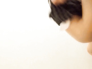 3个月没见面的异地情侣下完火车回去掀开裙子就开操,掰开双腿看着自己被插,趴在屁股上狠狠干,美女真白嫩漂亮!