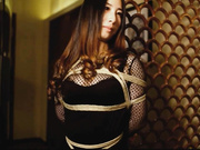 高颜值性感良家气质美少妇体验刺激同时约5男一起酒店调教她啪啪,每次只能3个人一起干她,其他排队轮流干.国语!