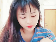 颜值高身材丰满美女主播吴果果收费直播秀 和炮友口交啪啪 十分诱人