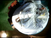 美乳漂亮的大学美女背着男友和社会上认识的朋友酒店开房,扒光衣服刚抽插接到男友电话,强忍着兴奋不敢叫!