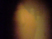 门缝偷拍合租妹子洗澡