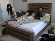 极品天然G奶翘臀尤物女神午睡前被男友从肩膀按到私处扣穴 受不了互舔多体位无套抽插内射中出