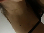 样貌精致漂亮的气质美女打工妹下班被中年男领导带到出租屋啪啪,男的身体强壮各种姿势用力狂干,欲死欲仙!