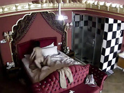 十个眼镜九个骚精品酒店欧式豪华房偷拍眼镜少妇一边玩微信一边和情人啪啪性欲强连续干了几次