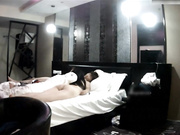 胸大性感的大学美女上课时间偷偷到学校附近的酒店见异地男网友,三言二语哄到床上啪啪,身材好逼毛性感各种操!