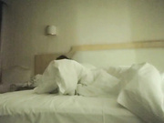 帅小伙微信勾搭了很久的漂亮美少妇,趁她老公不在约到酒店啪啪,有点害羞一直玩手机拉到床上抱着大腿使尽全力干!