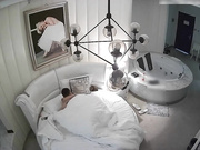 精品酒店偷拍强壮纹身男把白嫩性感的美女小三高潮淫叫：我要,不许射啊,才18分钟,还吹牛1小时.男说我怕你挺不住!