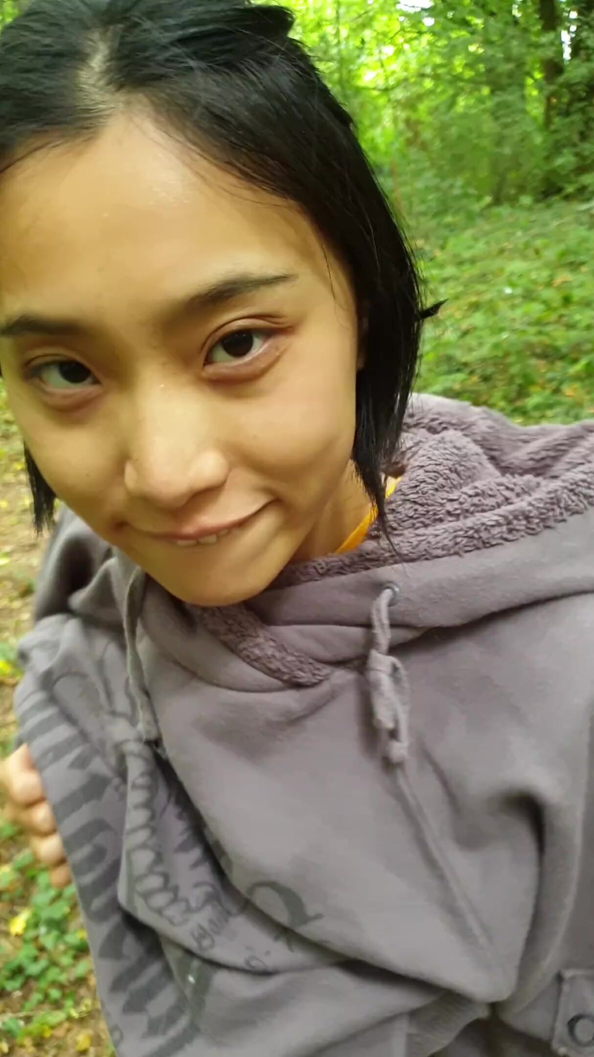 【精品推薦】最新流出留學生『小舒淇』劉玥戶外全裸口交露出 主動要求去小樹林啪啪野戰 高潮顏射吃精～2160P高清原版 (1)