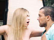 情欲上来和丰腴肉肉的妹子在郊外大白天搞穴享受性爱大餐 啪啪胃口大开揉捏舔吸起伏吞吐爽尽情射啊1080P高清