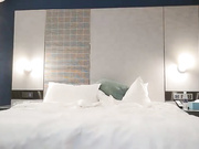 小宝寻花深夜场极品性感苗条妹子啪啪，舌吻口交调情扣逼自摸骑乘侧入猛操呻吟_ev