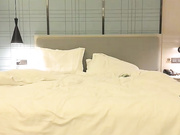 鸭哥硬邦邦约了个性感短裙妹子啪啪，近距离特写摸逼上位骑乘后人抽插猛操_ev