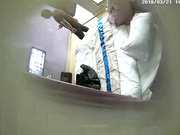 賓館鐘點房拍攝到的金發大奶少婦偷情私會帥氣小夥 如狼似虎的騎在身上猛搖表情淫蕩 露臉高清