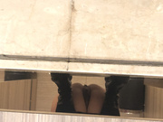 大屁股骚女上厕所 擦的真认真