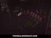 漂亮奶子 Jade Nile 正在激烈的做爱