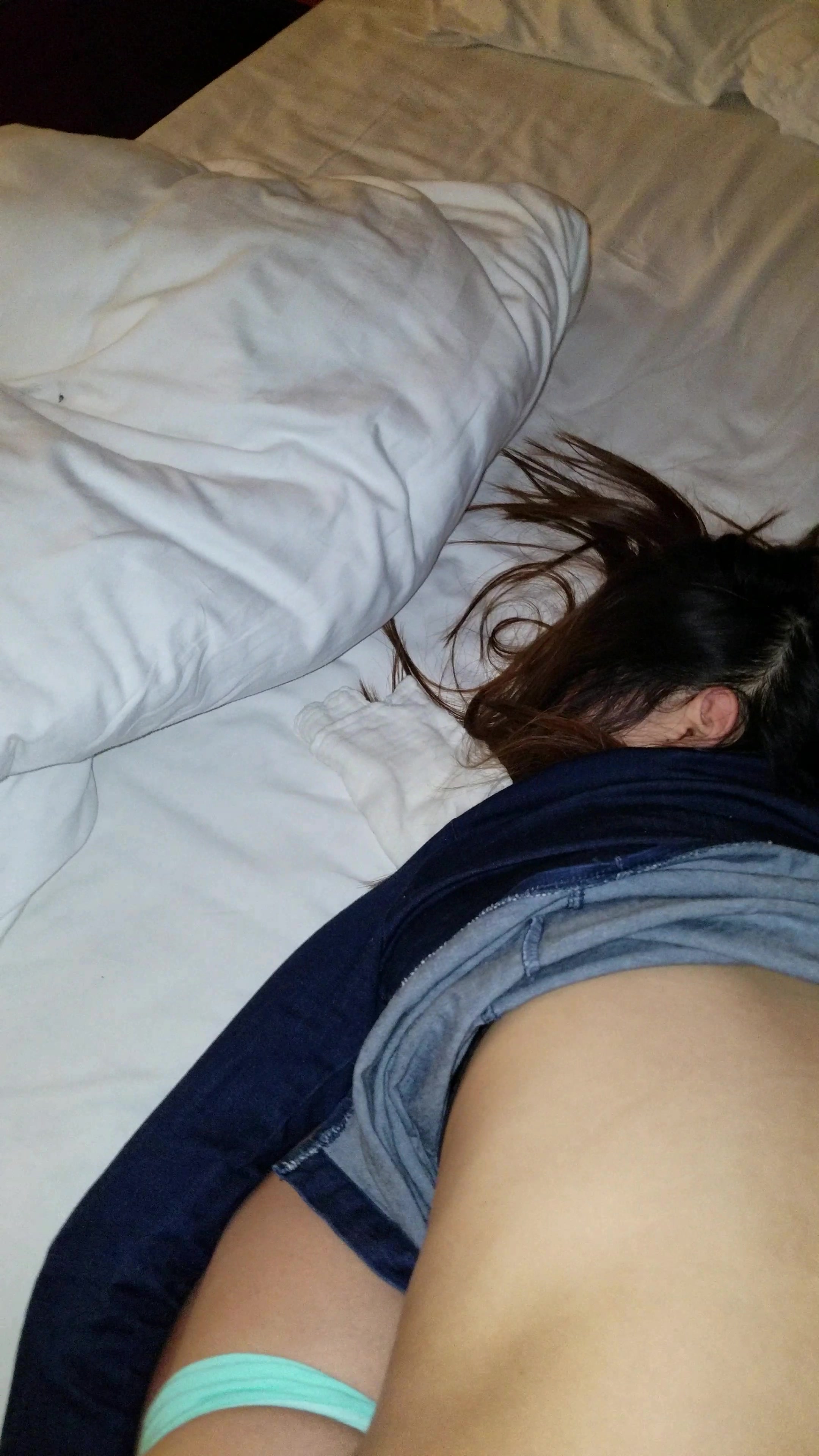 【2020真实灌醉】【国内精品原创】灌醉迷玩网吧小嫩妹