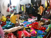 家庭攝像頭黑客破解拍攝到的幾個合租房的妹子日常 我的乖乖這幾個妹子是幹什麽的房子亂成這樣也不收拾壹下 比較奇葩啊 露臉高清