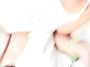 颜射白虎可爱美少女含情脉脉舔着肉棒清纯与淫荡的反差