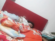 超真实！恋母小伙下药迷玩邻居熟妇，足交鸡巴插嘴最后射了一脸精液