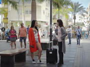 Mia Evans  在乍得巨大的椰子树上大吃大喝后被操