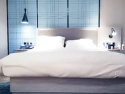 9总全国探花黄先生代班约蓝裙妹子护士装骑乘后入